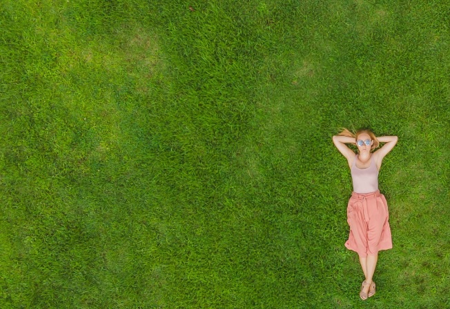 Jak podróżować w sposób ekologiczny i ograniczyć ślad węglowy podczas eko-wypoczynku?