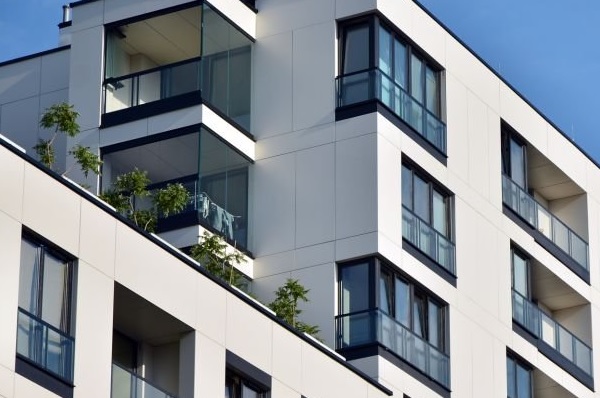 W których sytuacjach wycena nieruchomości pozwala uniknąć nieprzemyślanych zobowiązań finansowych?